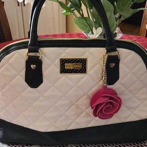 Gorgeous handbag Brand new w/o tags.